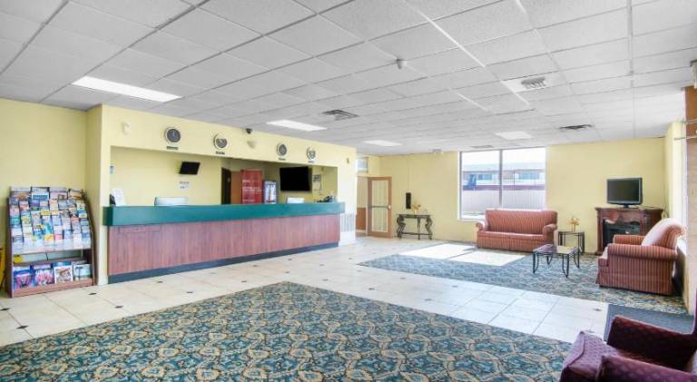 OYO Hotel Oklahoma City South I-35 and SE 29th — photo 4