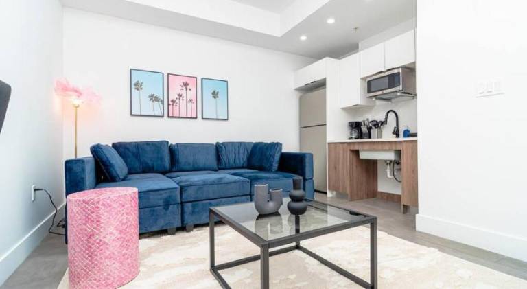 Modern 1BR Suite with King Bed Near Brickell, Downtown & Wynwood in Miami, FL