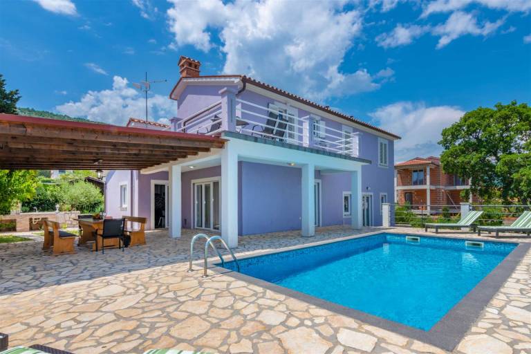 Family-friendly rental with pool, barbeque & patio | Pool view | Pets are welcome in Labin