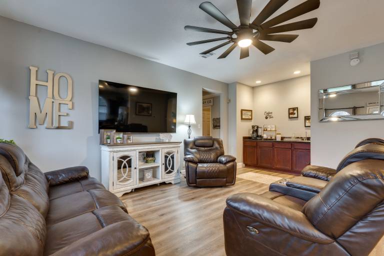 Spacious Family Home w Patio in San Antonio