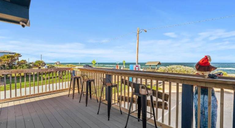 Oceanfront 2-Bedroom Condo Pet Friendly Deck & Views Near Beach — photo 3