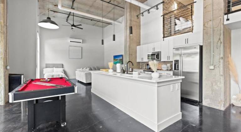 Rental apartment with private pool in Dallas, TX