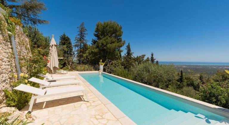 Villa with pool & garden | Pets allowed — photo 2