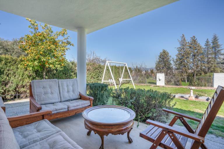 Vacation home with pool, terrace & fast internet | City view — photo 3