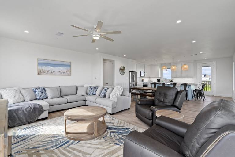 Vacation home with BBQ | Beach view | Pet-friendly — photo 4