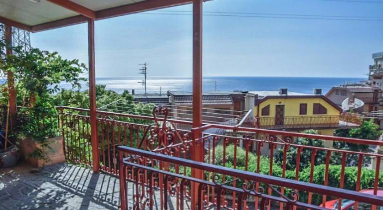 Wonderful holiday apartment | Close to the beach | Pets are welcome in Letojanni