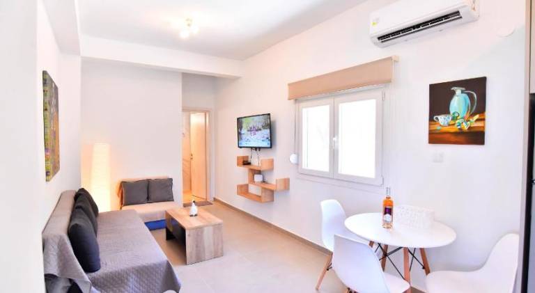 Vacation home with patio, grill & yard | Next to the beach | Dogs allowed in Kavala
