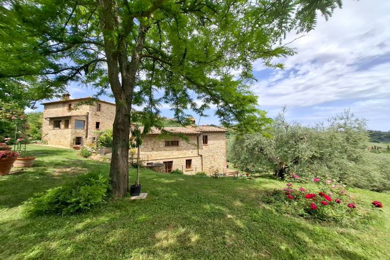 Family-oriented villa with hot tub, barbecue & yard | Dogs allowed — photo 3