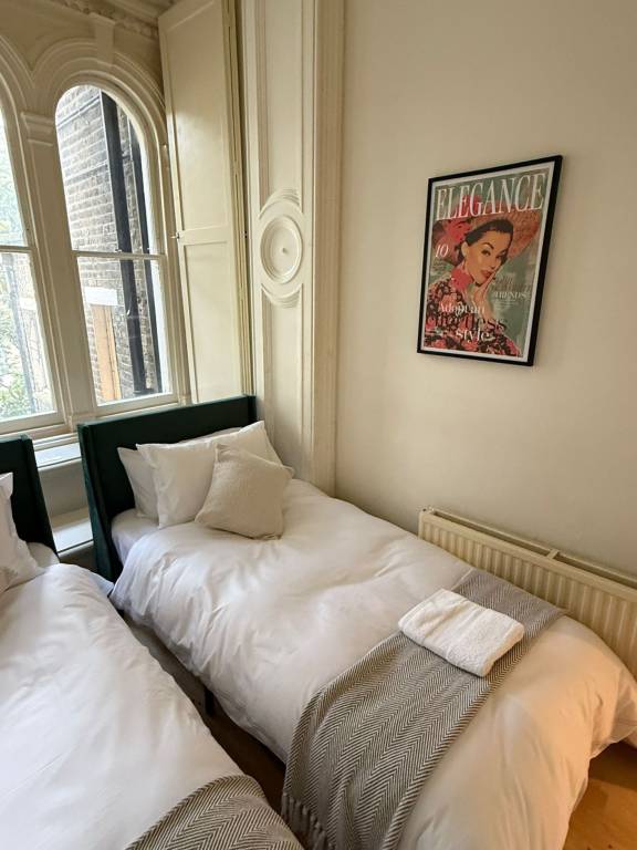 Newly refurbished - Awesome 3 bedroom Notting Hill very central with a balcony — photo 3
