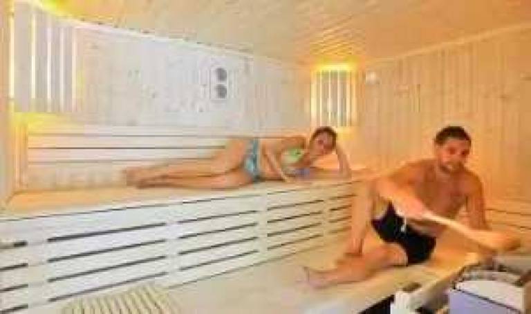Children-friendly chalet with terrace, jacuzzi & barbeque | Pets are welcome — photo 4