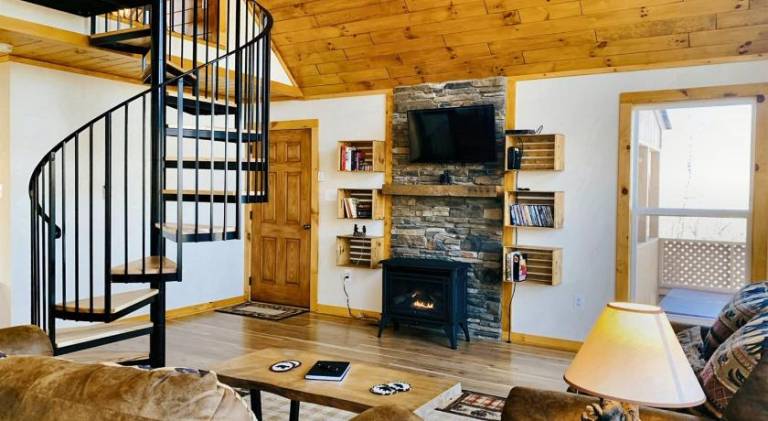 Vacation home with hot tub | Pets allowed — photo 2