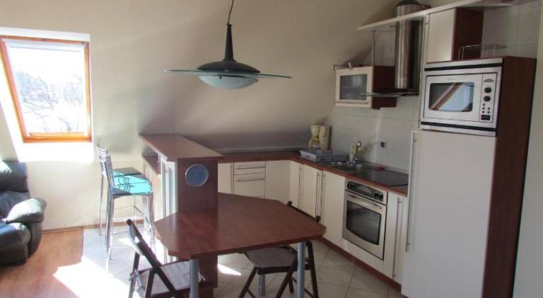 Rental apartment with patio — photo 4