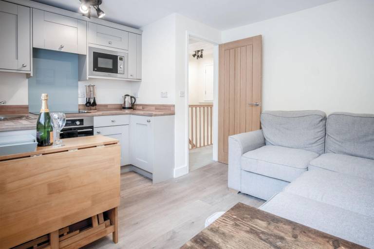 Children-friendly holiday apartment with fast internet & garden | Close to the beach | Pets are welcome in Tenby