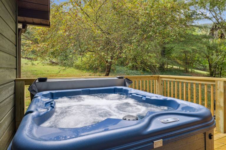 Little Mountain Cabin - 3-Bedroom Retreat with Hot Tub, Fire Pit, Games, and Serene Nature Views in Sevierville, TN