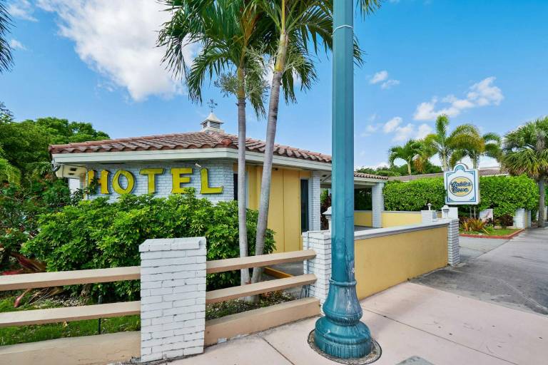 OYO Hotel Coral Gables - Miami Airport — photo 3