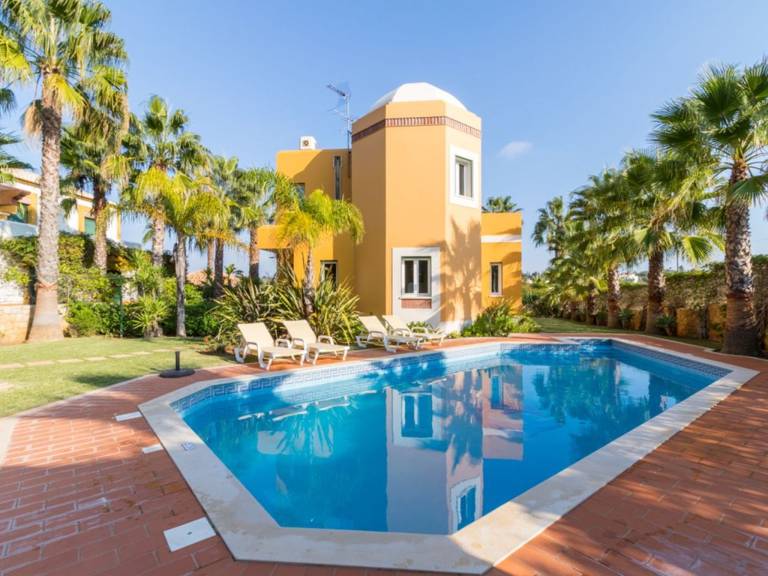 Villa with private pool, BBQ & terrace — photo 3