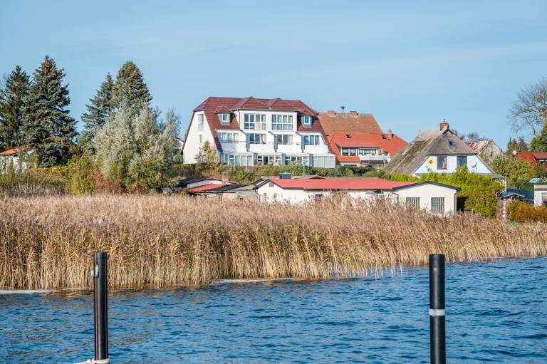 Ferienhaus mit Wasserblick, Terrasse und Wintergarten in Breege