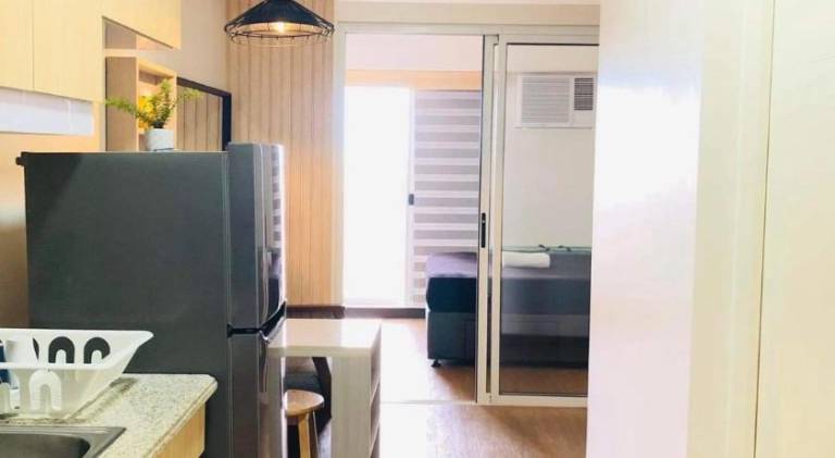 Serviced apartment with terrace, yard & pool — photo 5