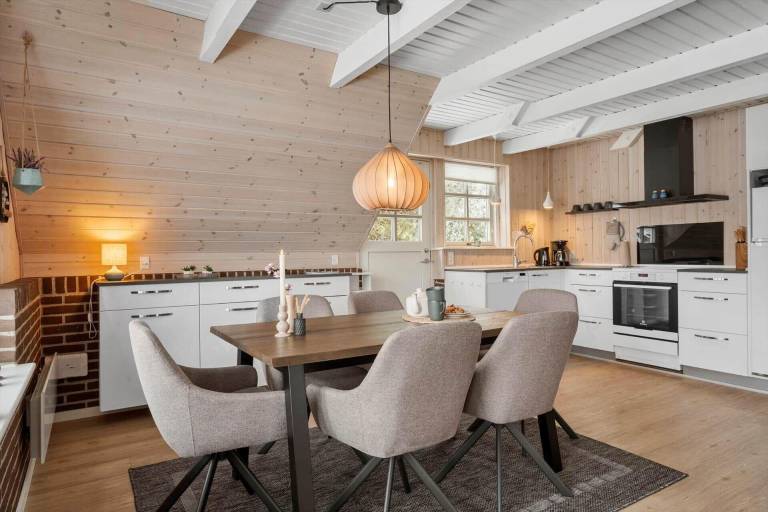 Pleasant vacation home with sauna, jacuzzi & patio | Pets allowed — photo 2