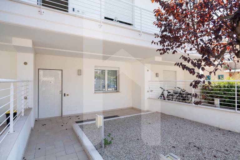 Charming holiday apartment with patio, pool & garden | Beach view | Beach nearby | Pets are welcome — photo 5