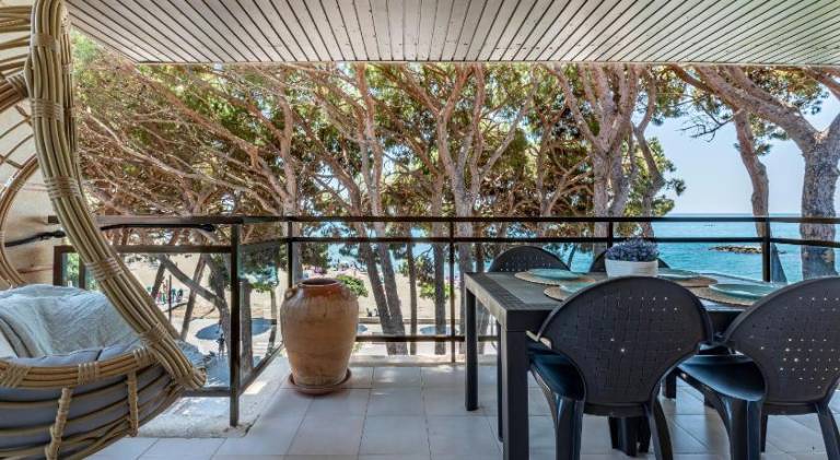Fully equipped rental apartment with patio, private pool & yard | Next to the beach | Suitable for remote work | Pets allowed in Cambrils