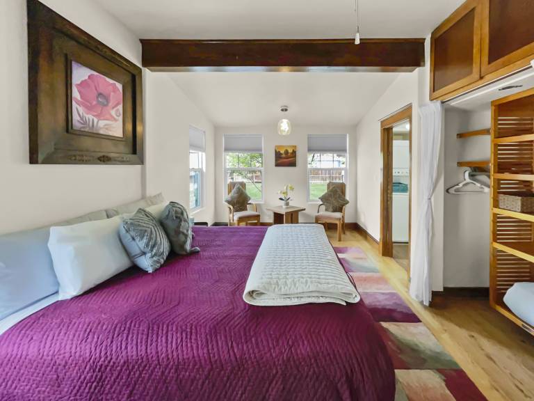 Reminiscent Downtown Cottage — photo 3