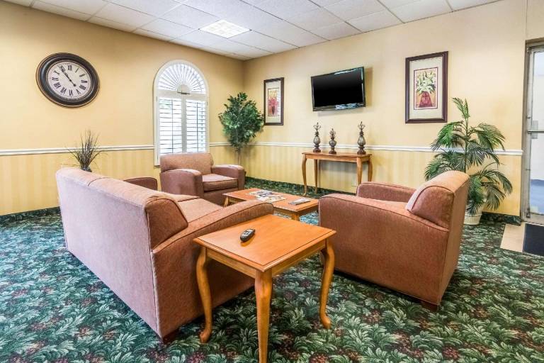 Rodeway Inn and Suites Lakeland — photo 5