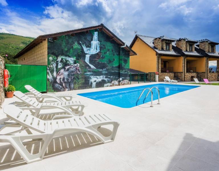 Child-friendly beautiful house with garden, patio & pool | Mountain view | Dogs allowed — photo 2