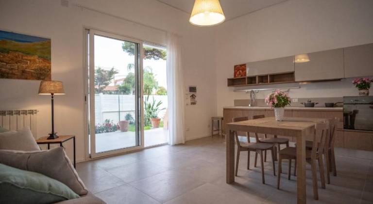 House with garden & terrace — photo 3