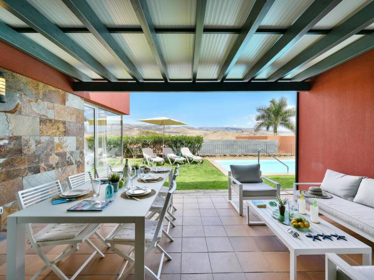 House with grill, garden & patio | Mountain view — photo 2