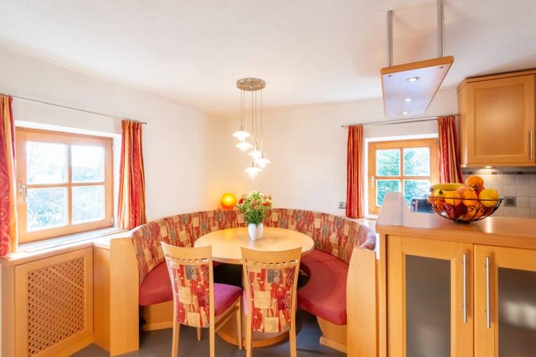 Family-friendly big vacation home with patio, pool & garden | Mountain view | Pets are welcome — photo 5