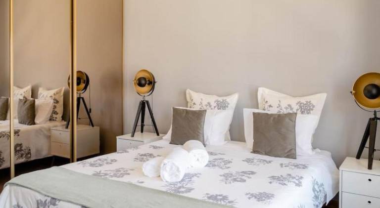 Charming rental apartment | Next to Monastery of Santa Cruz | Suitable for remote work | Pets are welcome — photo 2
