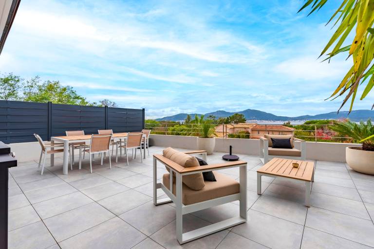 Family-friendly rental apartment with patio | Mountain view | Pets allowed — photo 2