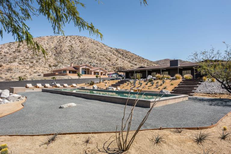 Family-oriented nice rental with barbeque, private pool & jacuzzi | Mountain view | Suitable for remote work | Dogs allowed — photo 3