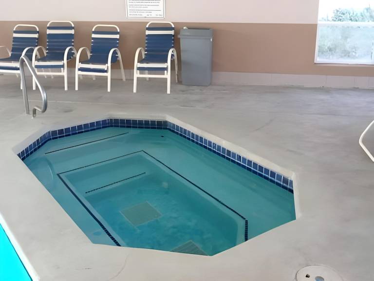 Economy Inn & Suites — photo 5