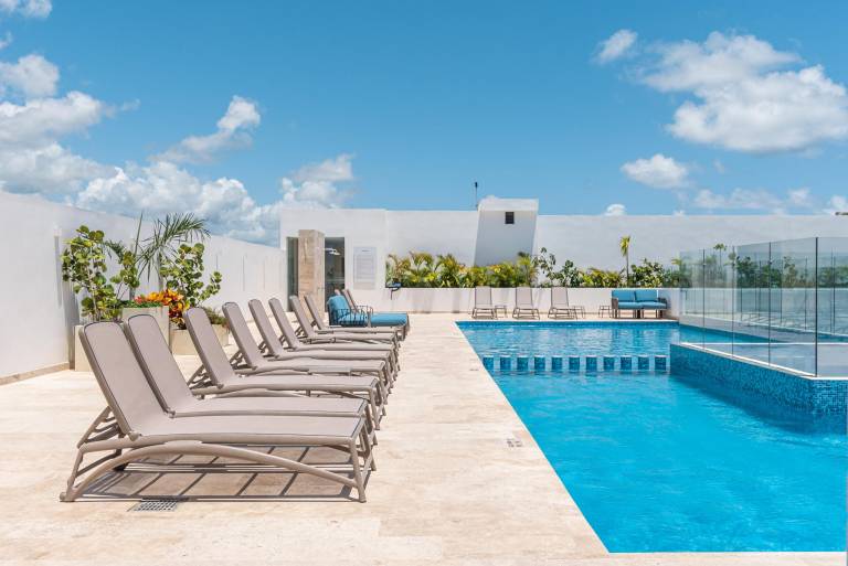 Ample apartment with garden, pool & patio | Pet-friendly in Playa del Carmen