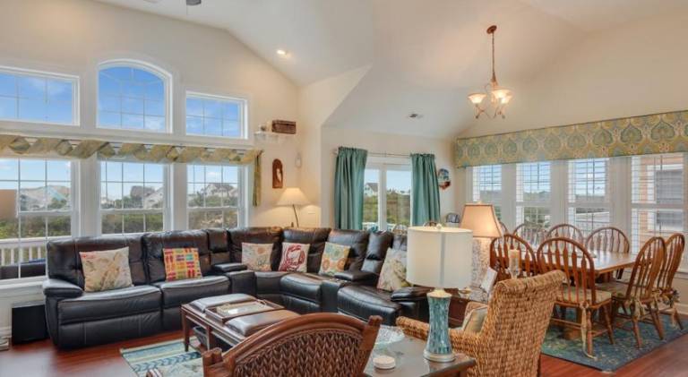 Vacation home with jacuzzi & pool — photo 3