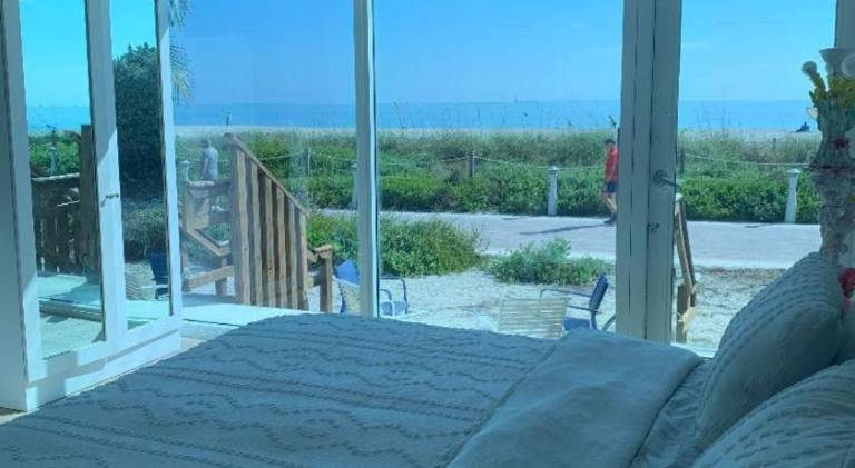 Vacation home | Close to the beach | Pets allowed in Miami Beach, FL