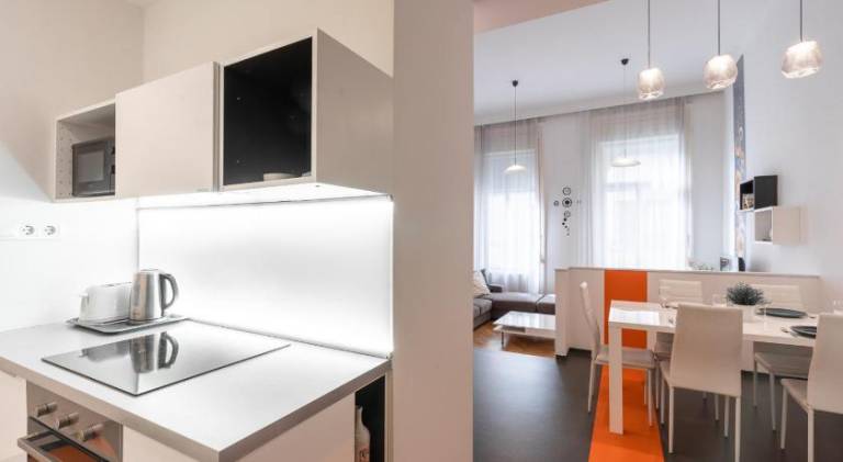 Bright Two-Bedroom Home by the New York Palace — photo 5