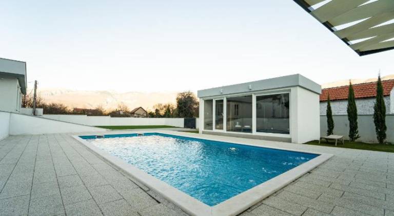 Villa with hot tub & pool | Pets are welcome in Mostar