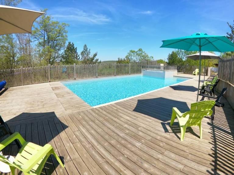 Bungalow with patio & pool | Pets are welcome — photo 3