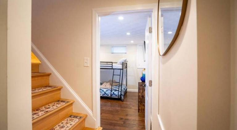 Rental apartment with yard & patio — photo 4