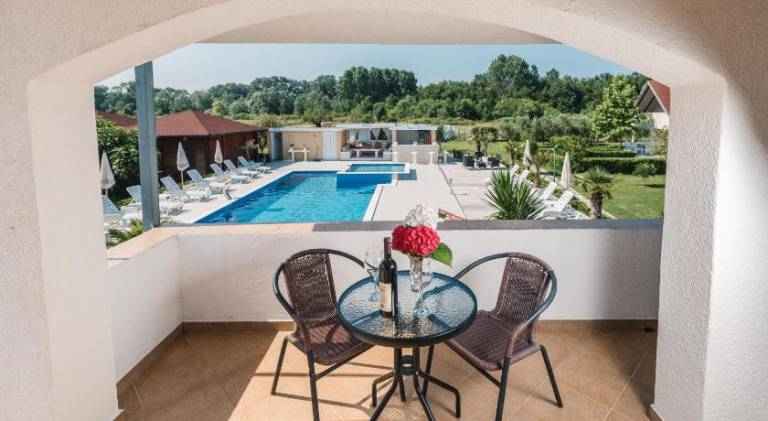 Pleasant holiday apartment with garden, terrace & pool | Pets are welcome — photo 2