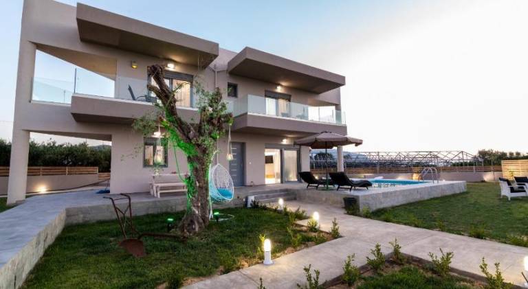 Villa with patio, garden & private pool in Hersonissos