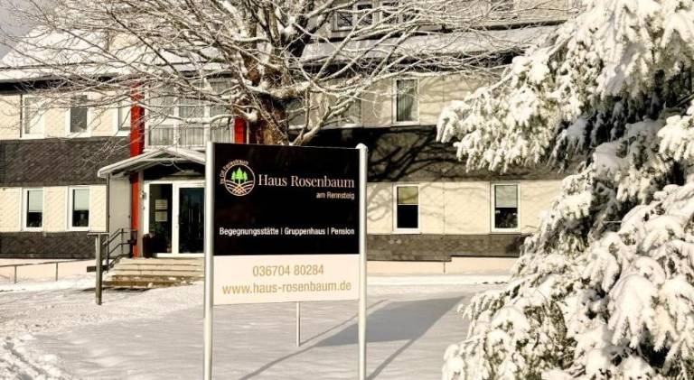 Haus Rosenbaum am Rennsteig Gruppenhaus - Pension - Ferienhaus bis 50 Personen in Neuhaus am Rennweg