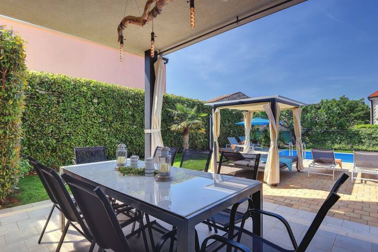 House with BBQ, yard & private pool | Suitable for remote work — photo 4