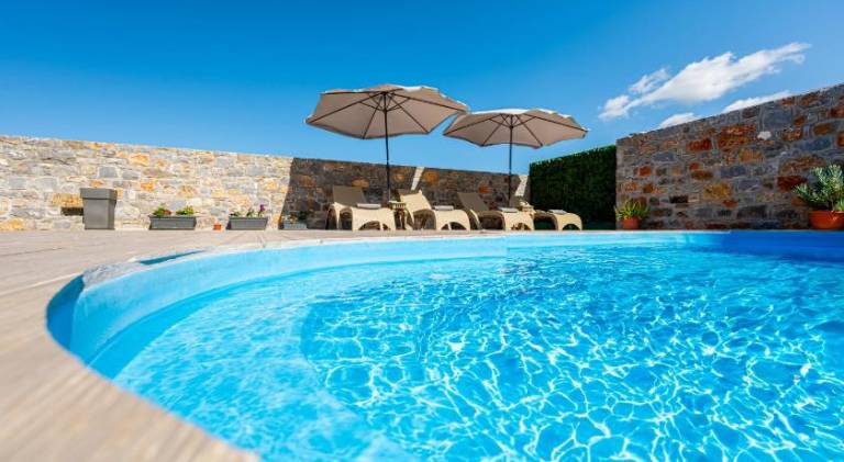 Villa with hot tub, yard & patio | Beach nearby | Good for workation | Dogs allowed in Heraklion