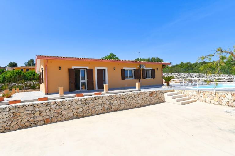 House with garden, terrace & barbeque — photo 5