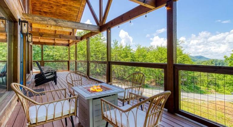 Vacation home with jacuzzi — photo 4