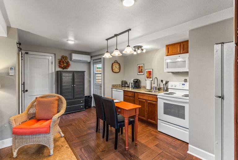 Condo  Albany